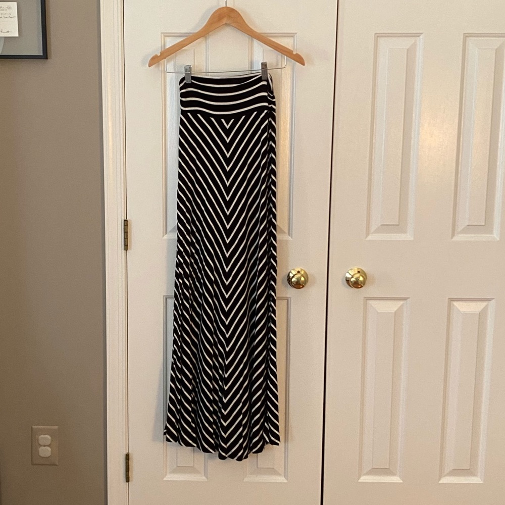 Black and white maxi skirt